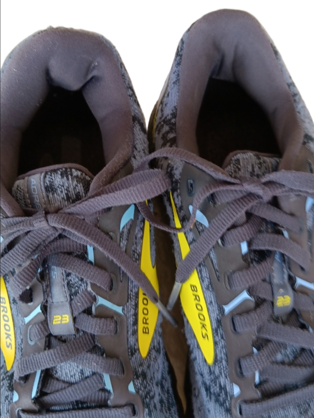 Brooks Adrenaline GTS 23 Running Shoe - Gray & Yellow Accent Lightweight Cushion - Picture 5 of 10